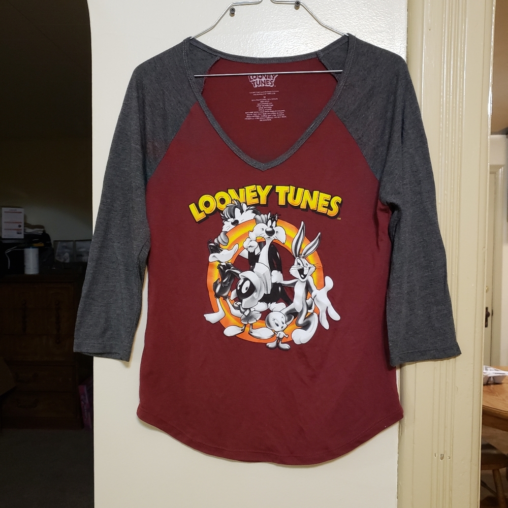 Vintage Looney Tunes long sleeve graphic top size medium in excellent condition